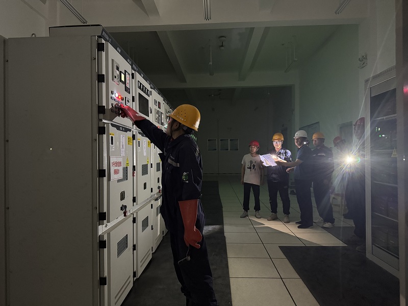 捷報！神木恒穩(wěn)公司10千伏線路成功送電 項目建設邁入新階段